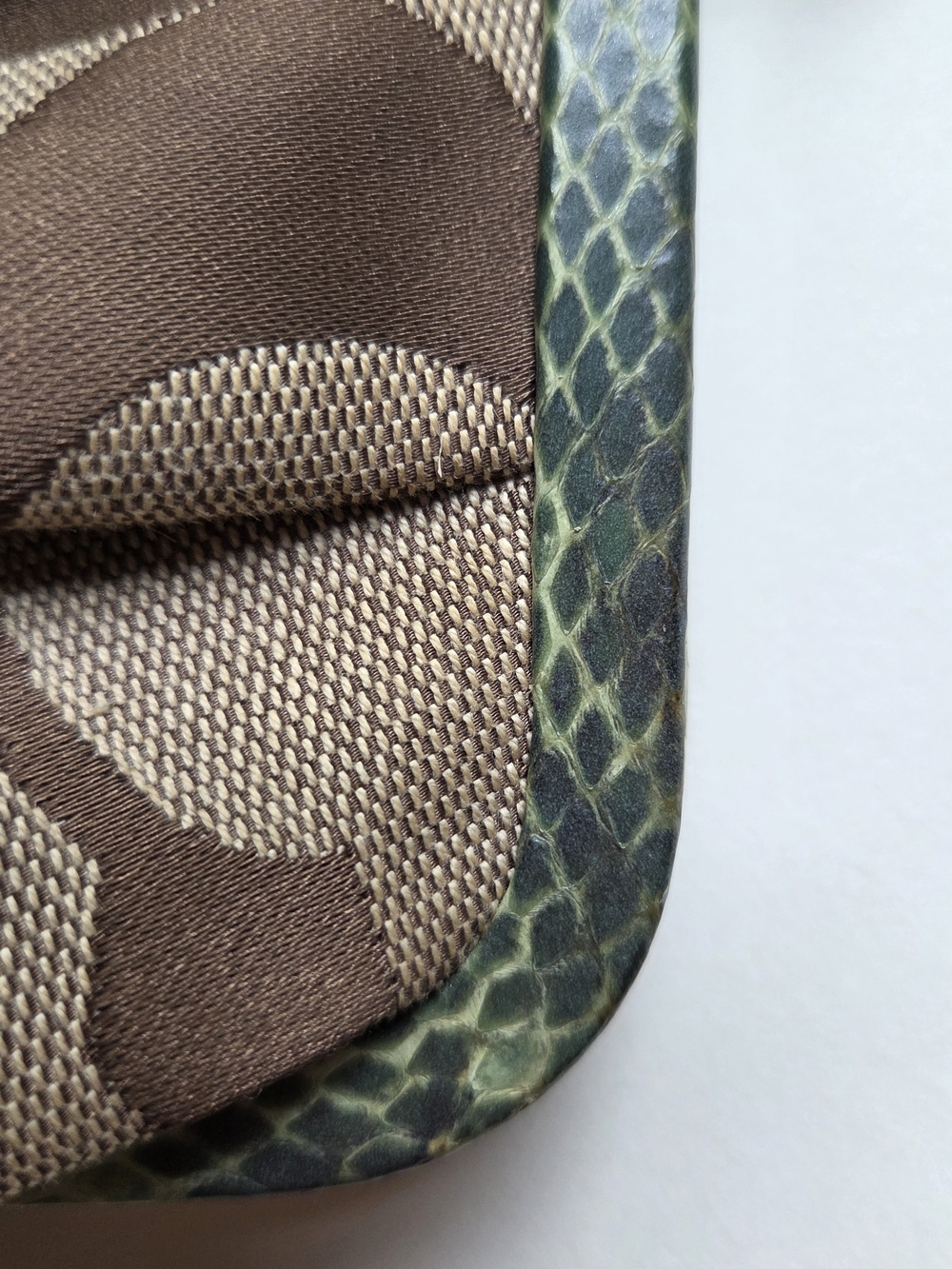 COACH Y2K Limited Edition Signature Snake Skin Framed Kisslock Clutch -- Green - Picture 9 of 9